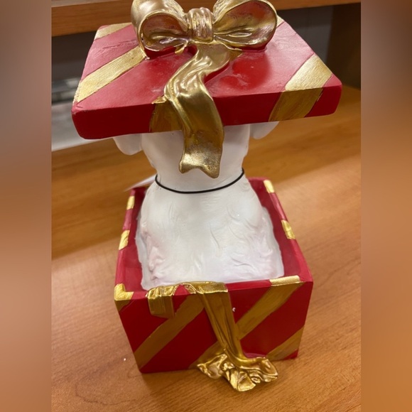 Christmas Puppy Dog in Red & Gold Gift Box Cupcakes & Cashmere 🎄Resin figurine - Picture 2 of 9
